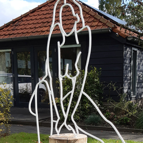 Zus van Zand met werk in de Millinger Theetuin